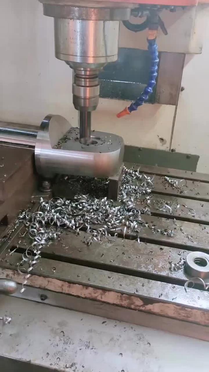 数控铣加工:从刀具轨迹到微米级公差的精密制造逻辑
